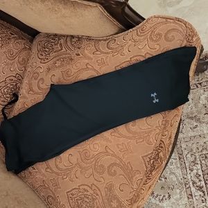 Under armor black women's capris size small